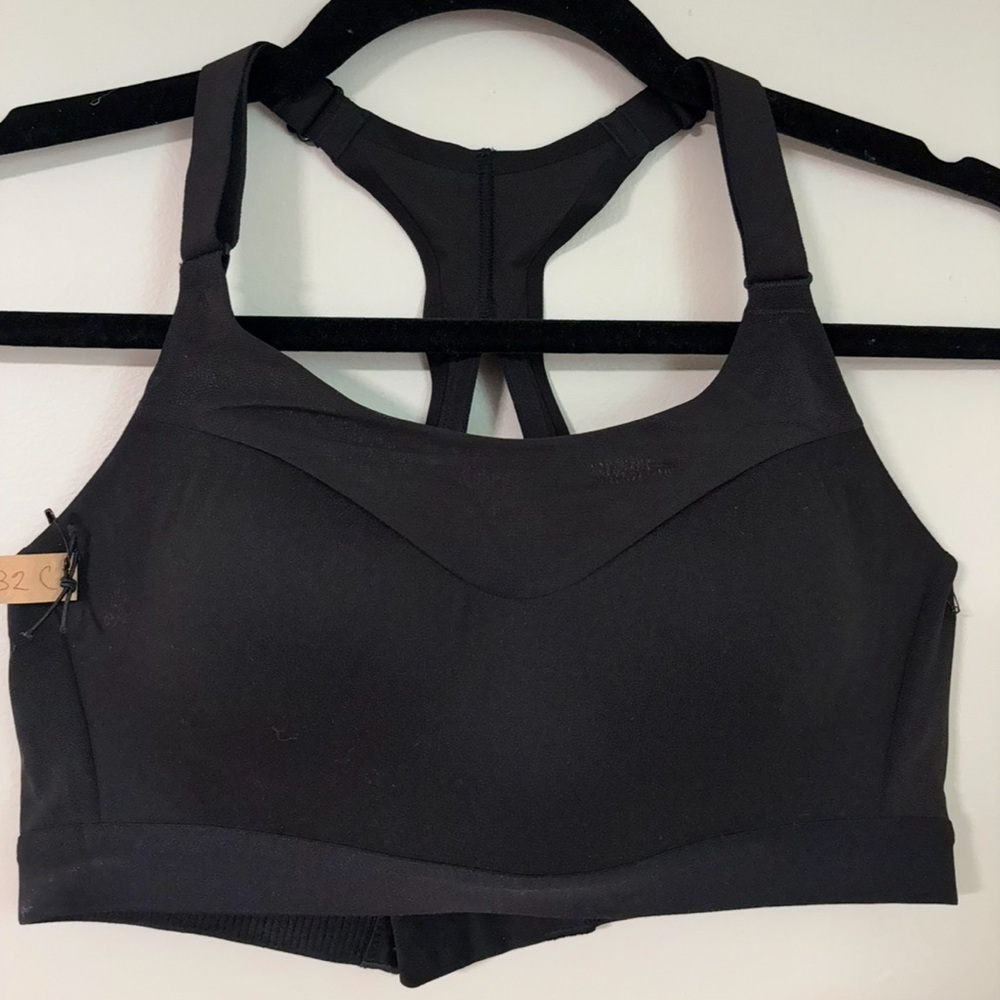 Victoria’s Secret Black Sports Bra